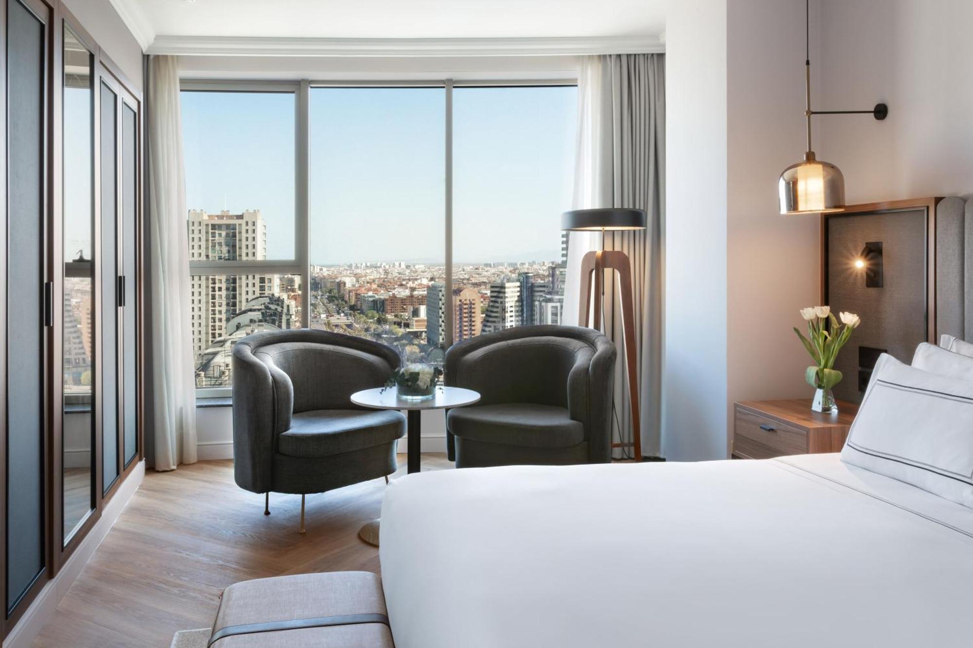 Grand Suite Familiar The Level