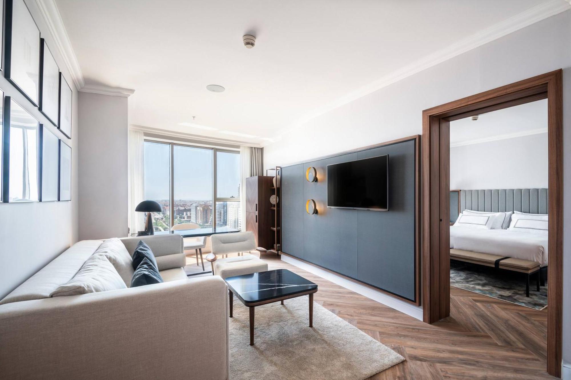 Grand Suite Familiar The Level